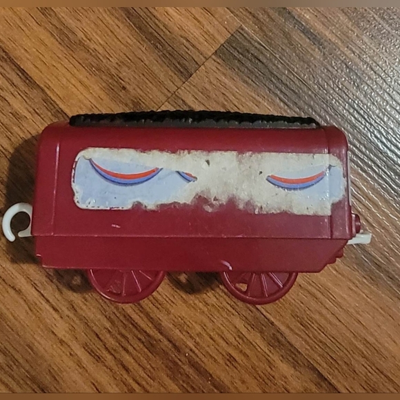 Thomas & Friends Trackmaster Caitlin with 2 Cars - Picture 5 of 8